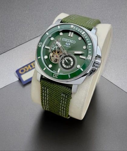 Seiko Divers Stainless steel Green Belt Automatic watch