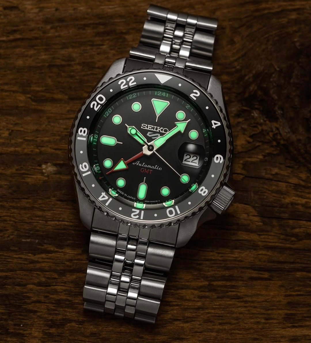 Seiko 5 GMT stainless steel Black Dial black Bezel watch