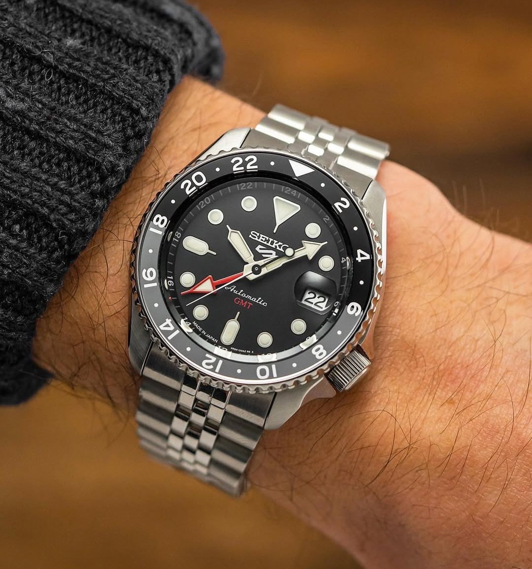 Seiko 5 GMT stainless steel Black Dial black Bezel watch