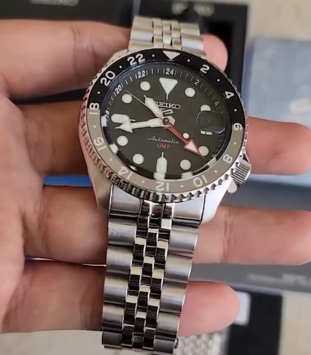 Seiko 5 GMT stainless steel Black Dial black Bezel watch