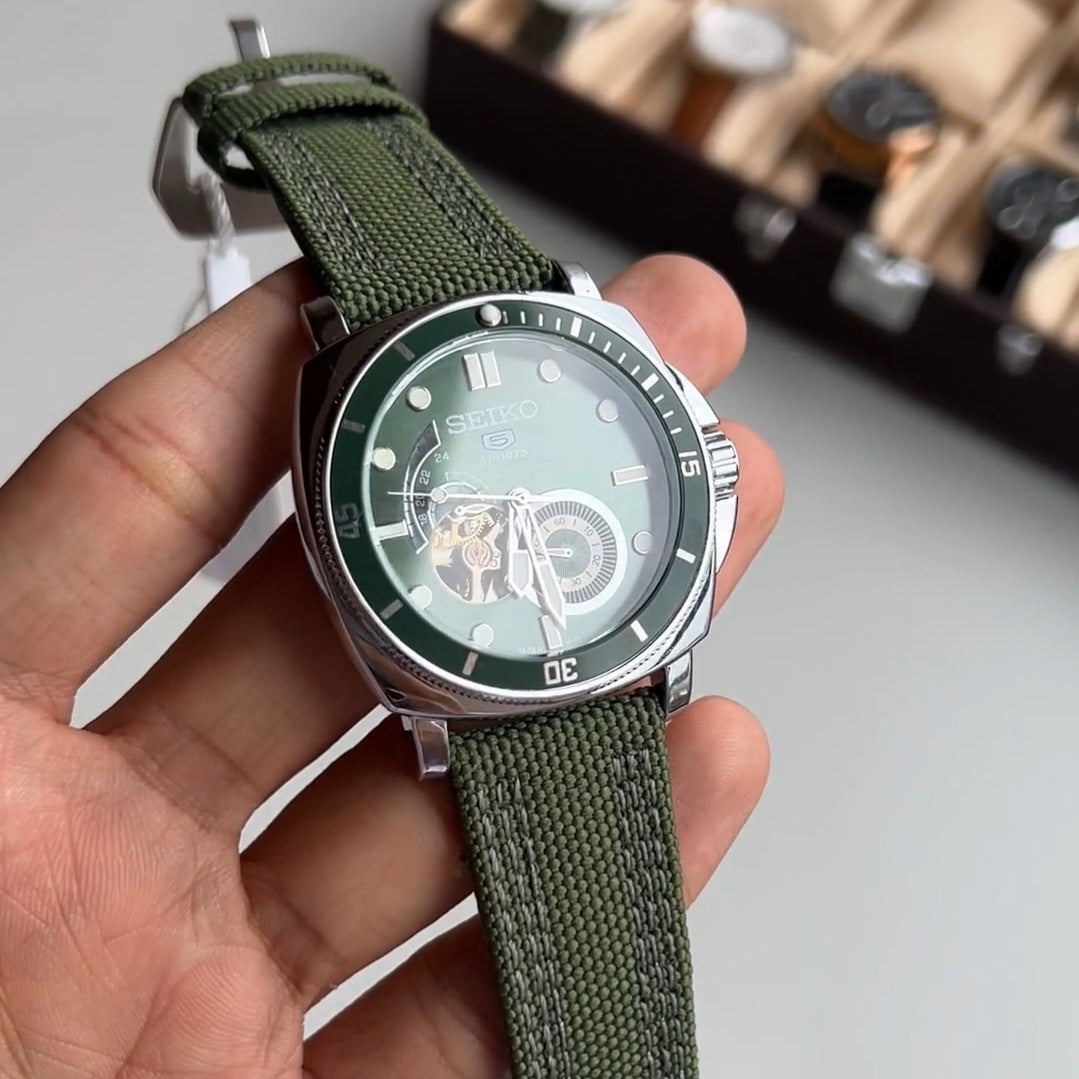 Seiko Divers Stainless steel Green Belt Automatic watch