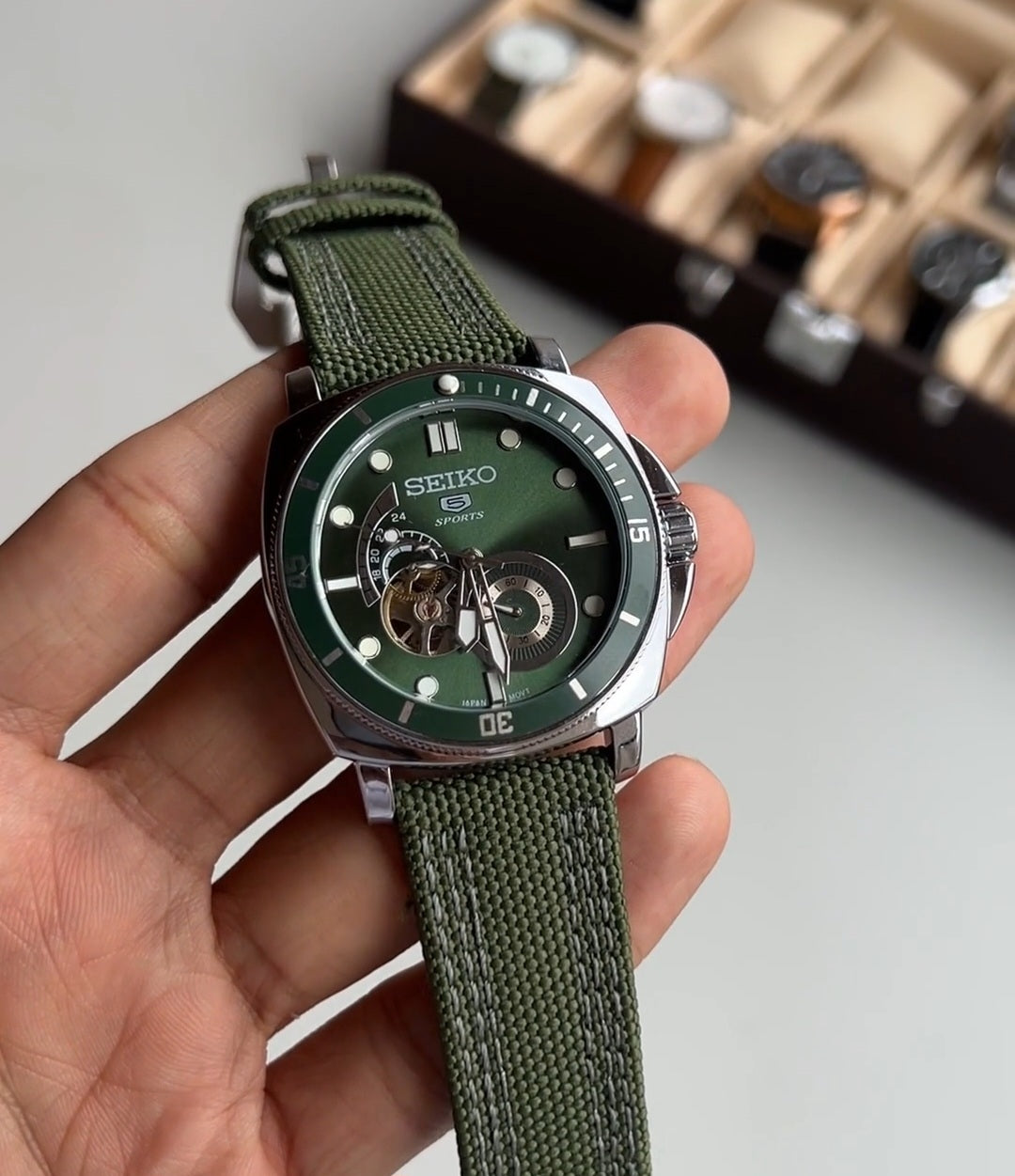 Seiko Divers Stainless steel Green Belt Automatic watch