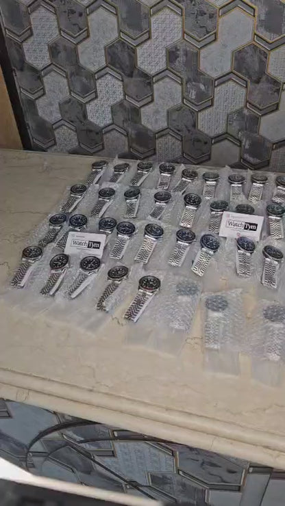 Seiko 5 GMT stainless steel Blue black watch