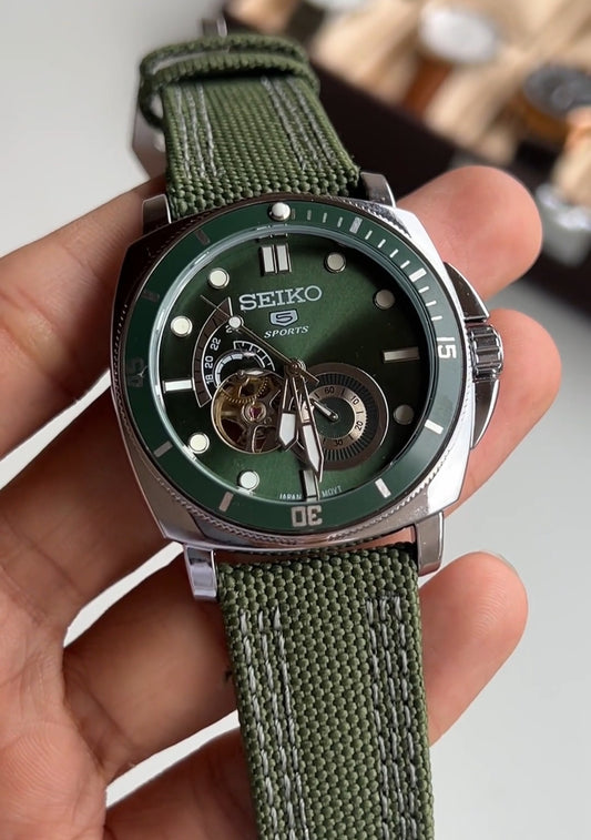 Seiko Divers Stainless steel Green Belt Automatic watch